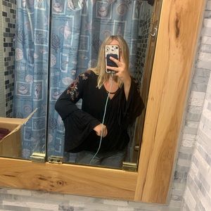 American Eagle Soft & Sexy long bell sleeve